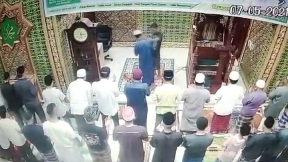 Imam Masjid di Riau Dipukul Orang Tak Dikenal Saat Salat Subuh 